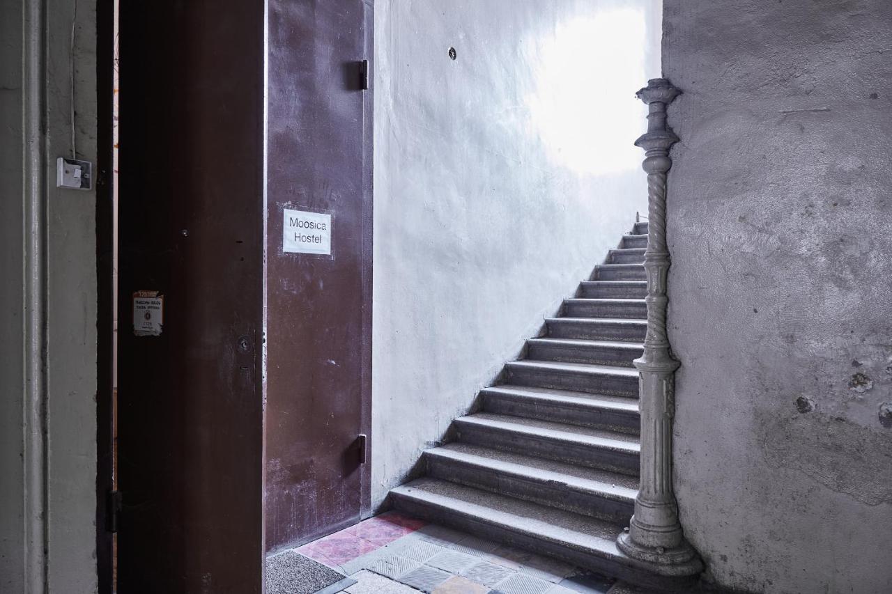 Moosica Hostel Тбилиси Экстерьер фото