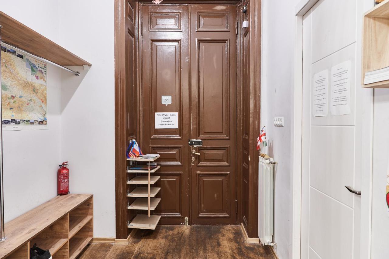 Moosica Hostel Тбилиси Экстерьер фото