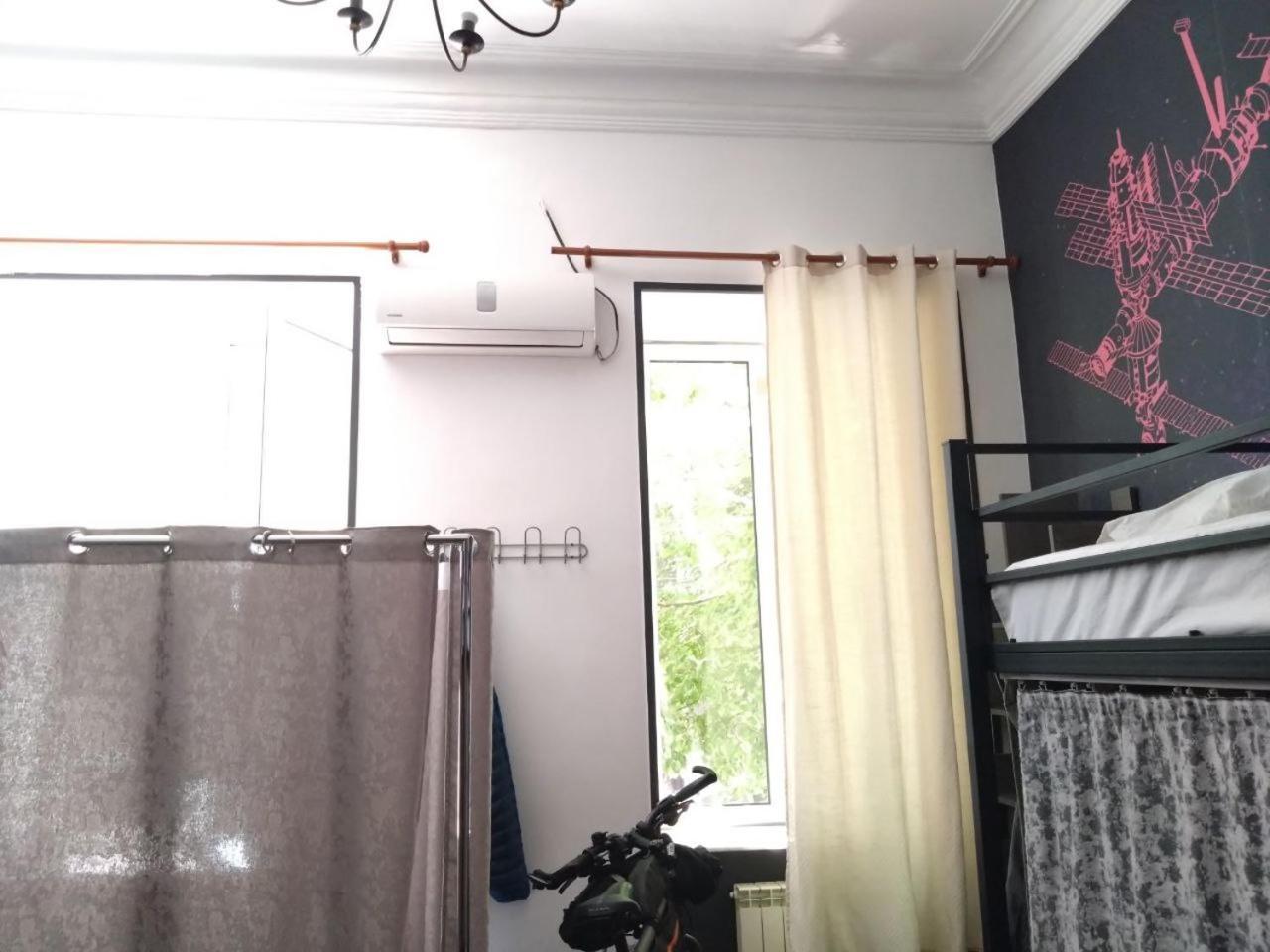 Moosica Hostel Тбилиси Экстерьер фото